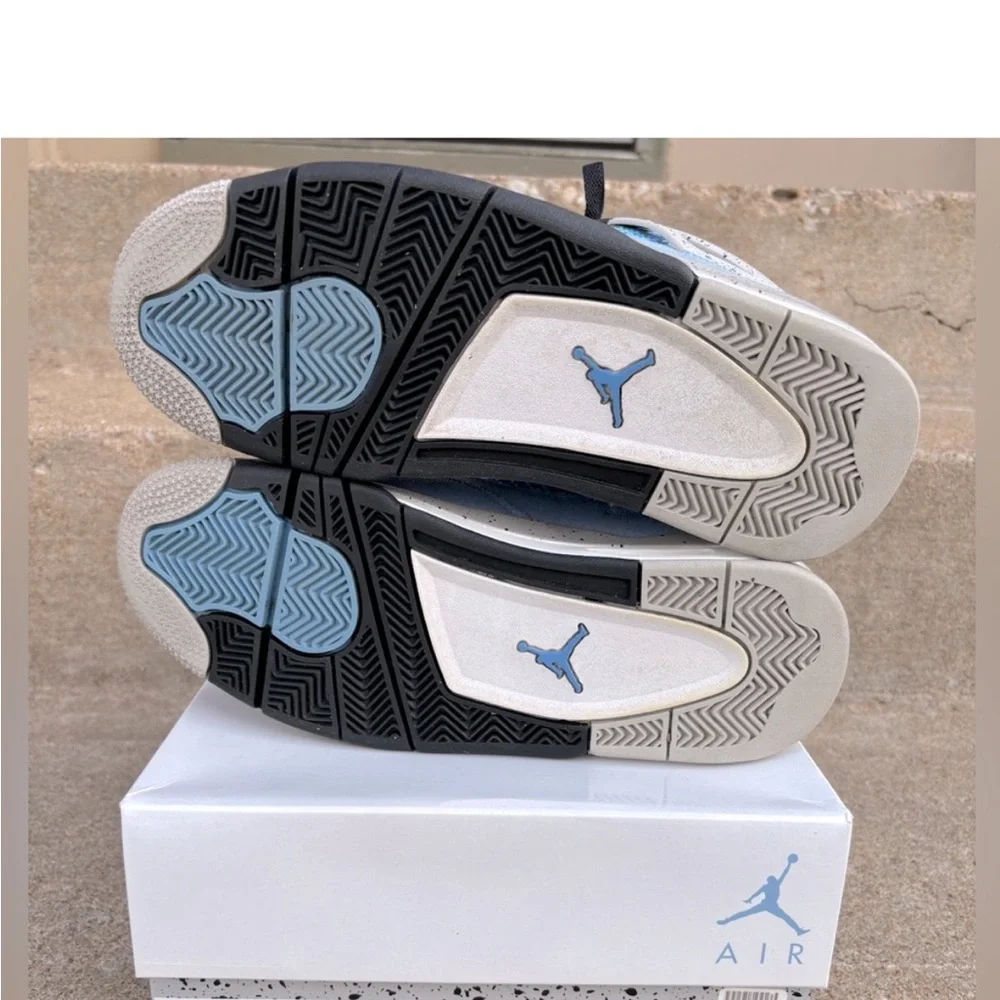 Air Jordan 4 retro SE ‘UNC’ size 8.5 men’s with box - Picture 3 of 7